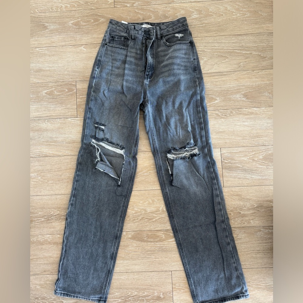 Pacsun high rise 90’s boyfriend jeans.